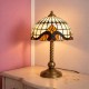 Tiffany stolní vitrážová lampa OLB30 – barokní vzor (VO) lampička v interiéru rozsvícená