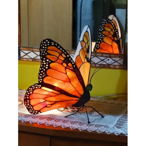 Stolní vitrážová lampička motýl POM (VO)